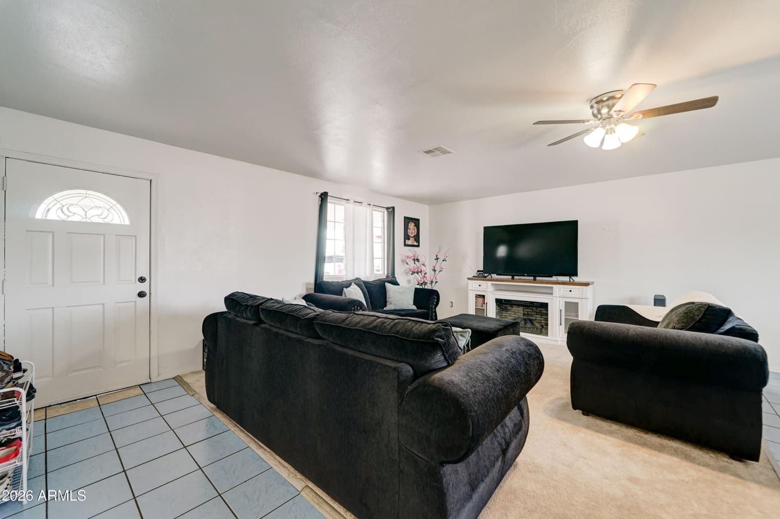 5438 W ROANOKE Avenue, Phoenix, AZ 85035 — photo 5 of 28