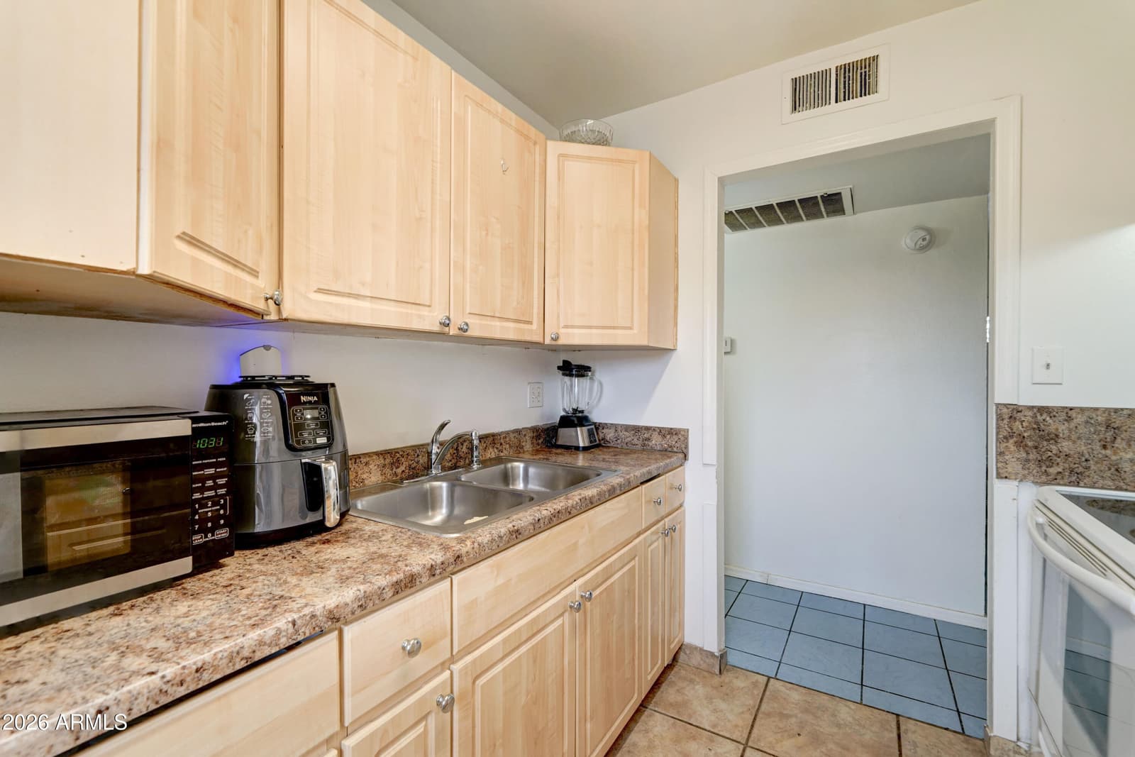 5438 W ROANOKE Avenue, Phoenix, AZ 85035 — photo 13 of 28