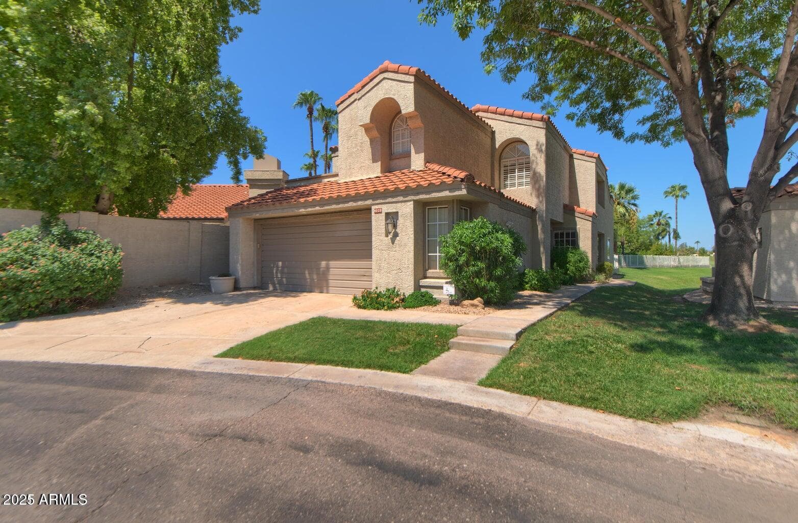 4020 E LAUREL Lane, Phoenix, AZ 85028 — photo 4 of 39
