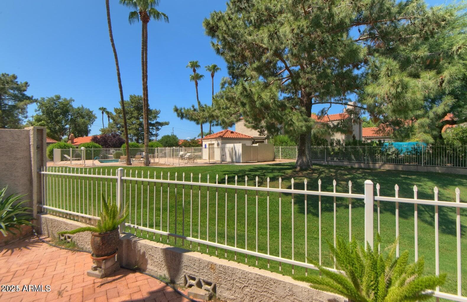 4020 E LAUREL Lane, Phoenix, AZ 85028 — photo 12 of 39