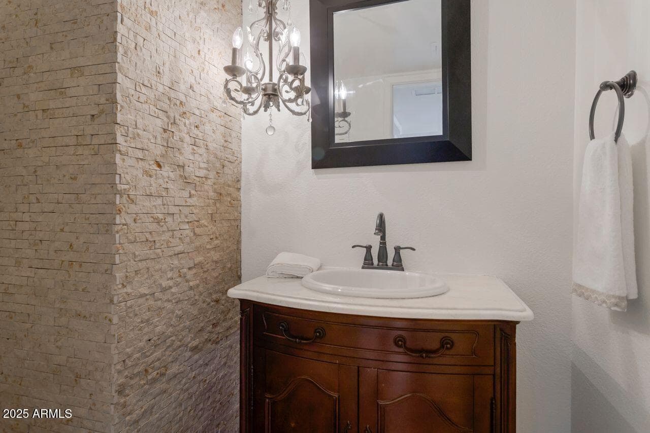 4020 E LAUREL Lane, Phoenix, AZ 85028 — photo 20 of 39