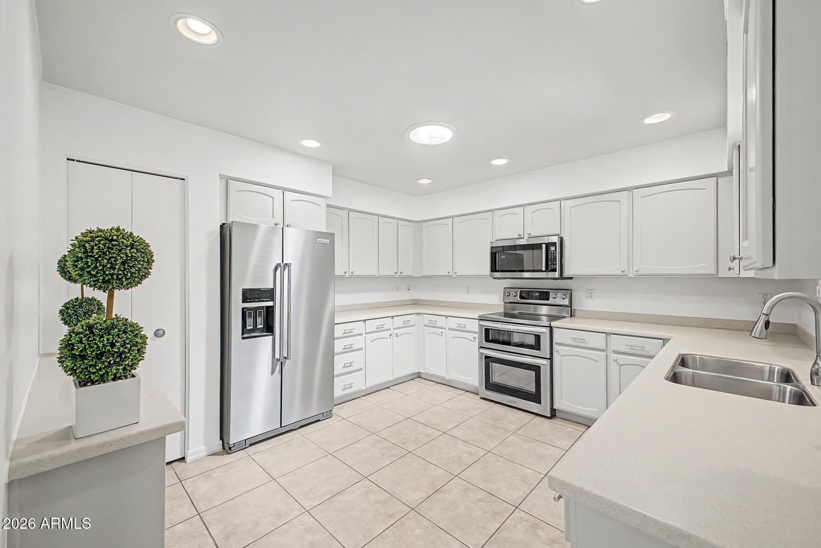 4303 E FAIRMOUNT Avenue, Phoenix, AZ 85018 — photo 17 of 55
