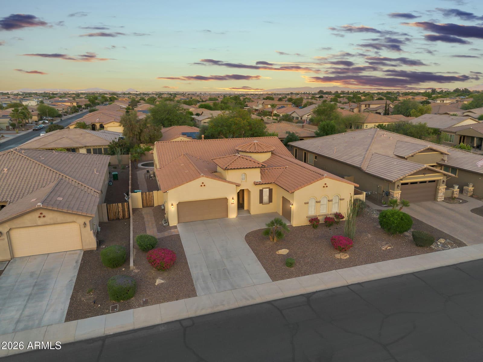 5413 N 194TH Drive, Litchfield Park, AZ 85340 — photo 2 of 39