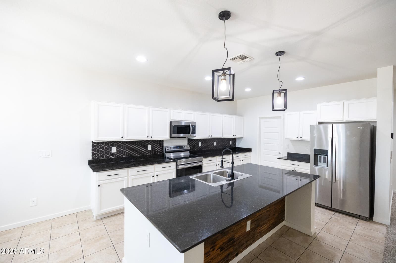 37178 N EL MORRO Trail, San Tan Valley, AZ 85140 — photo 10 of 39