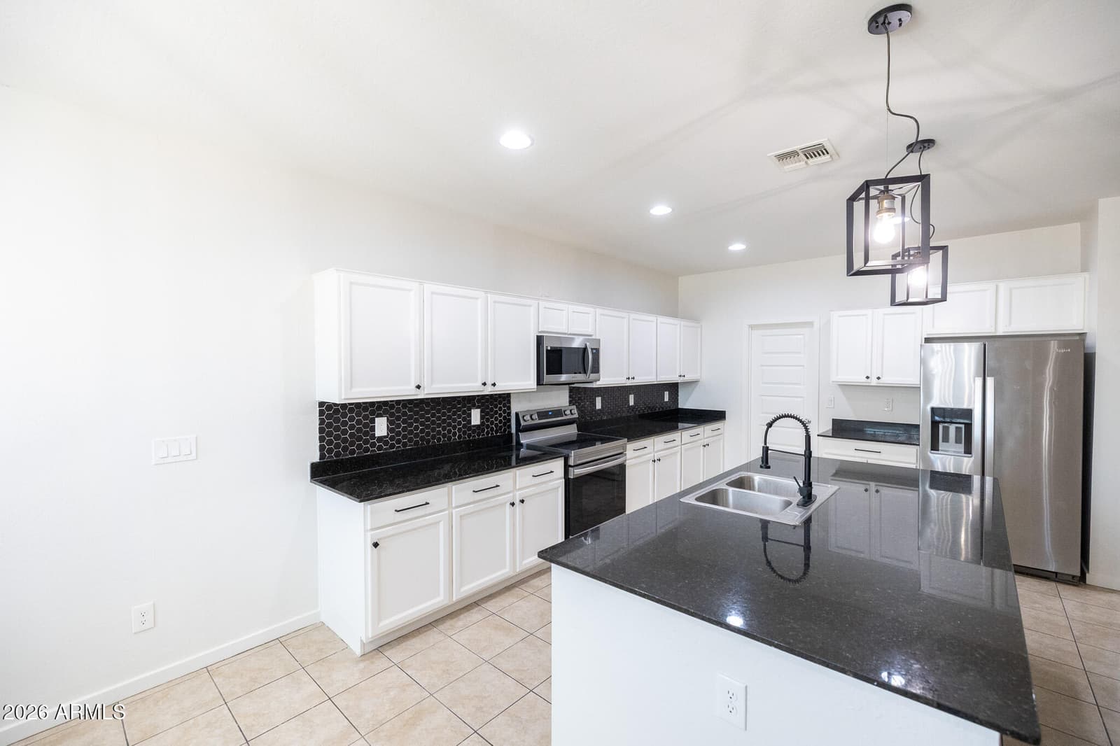 37178 N EL MORRO Trail, San Tan Valley, AZ 85140 — photo 11 of 39