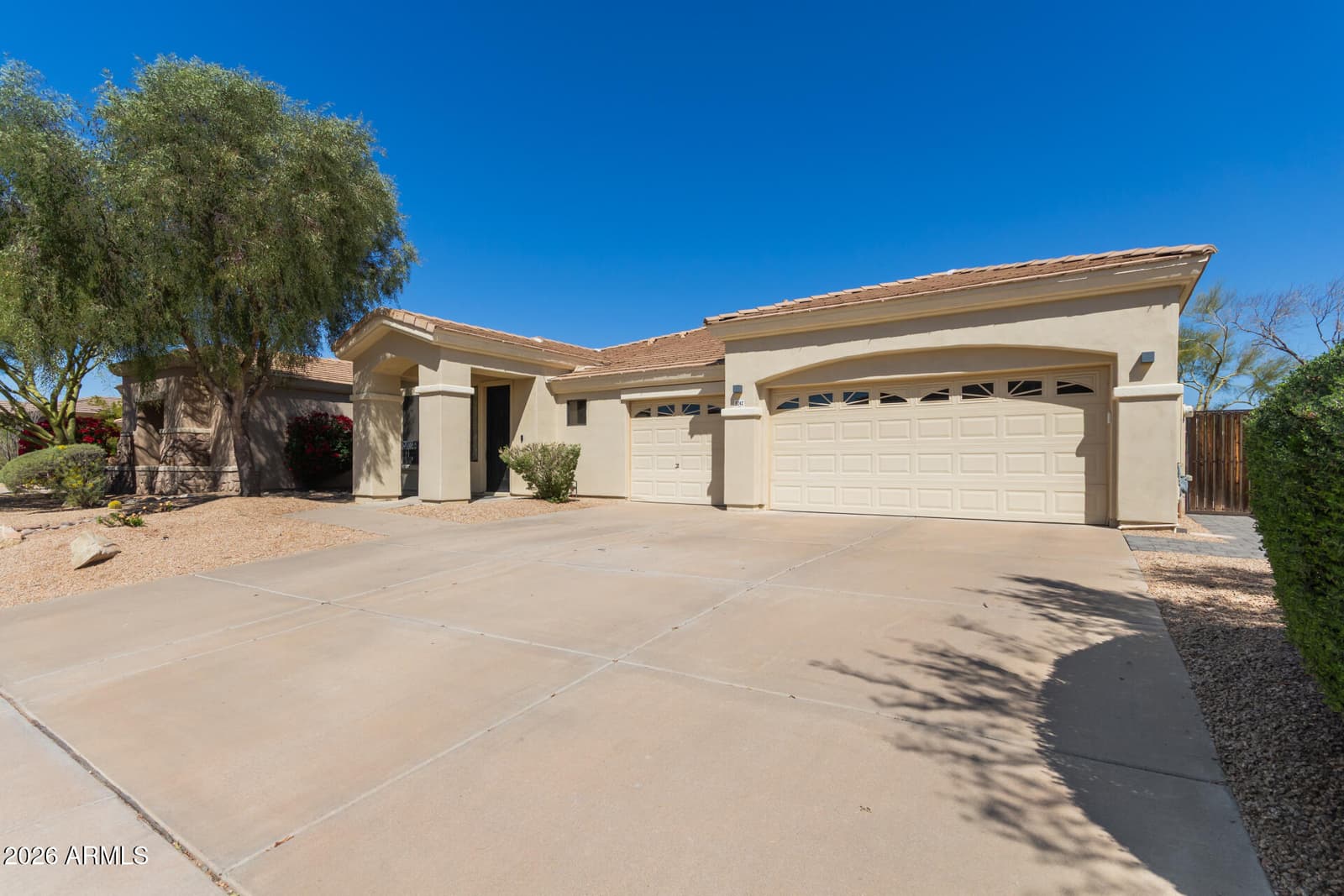 5242 E HERRERA Drive, Phoenix, AZ 85054 — photo 5 of 31