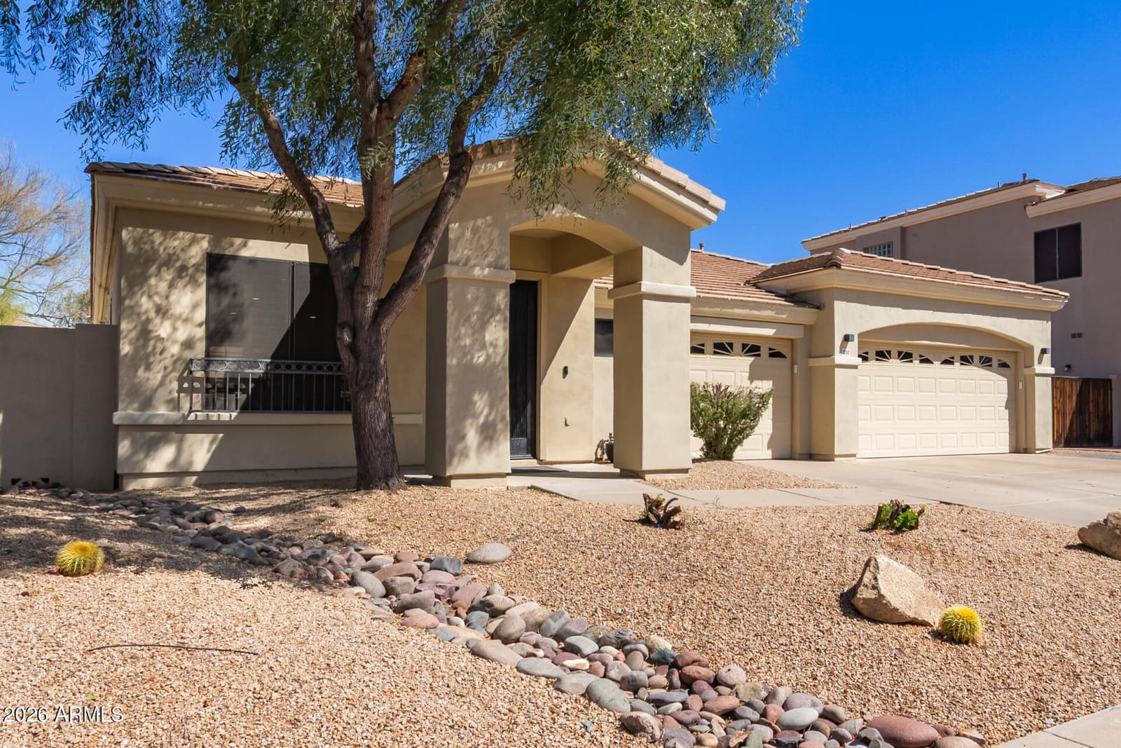 5242 E HERRERA Drive, Phoenix, AZ 85054 — photo 4 of 31
