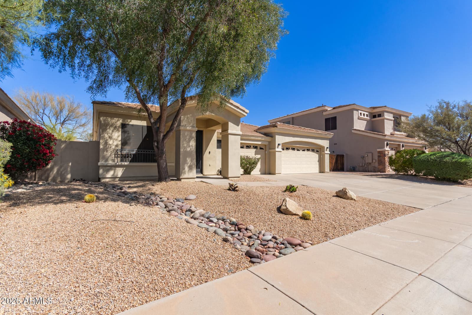 5242 E HERRERA Drive, Phoenix, AZ 85054 — photo 3 of 31