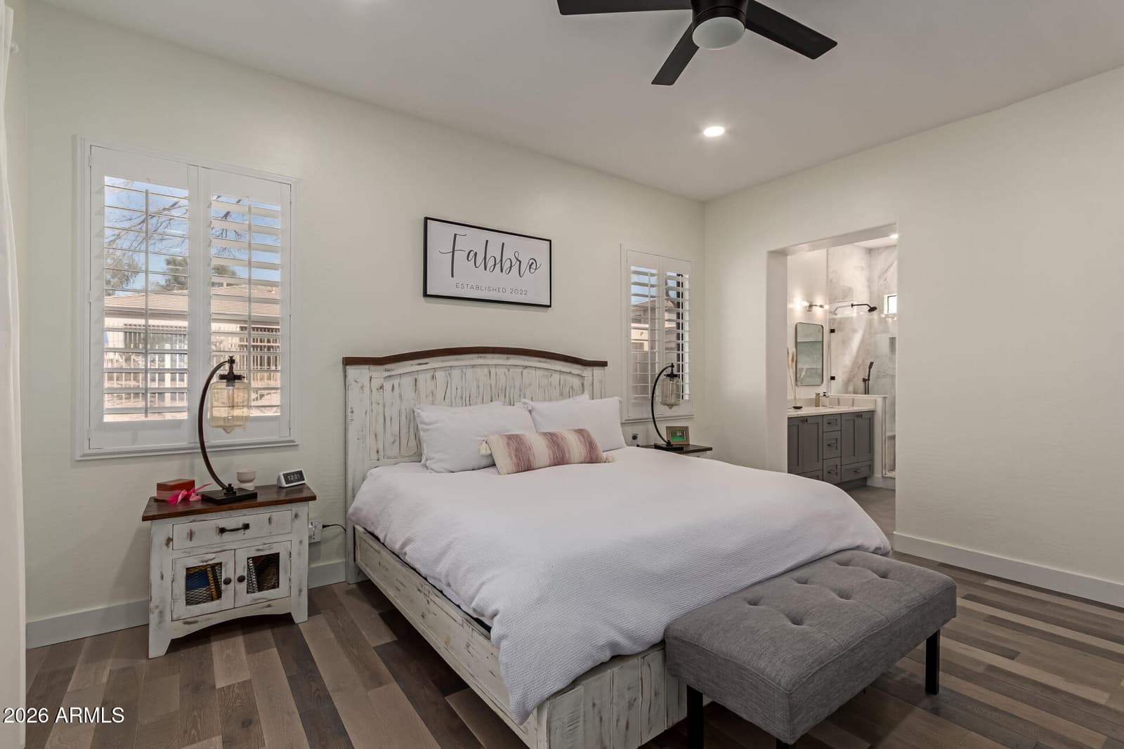 5242 E HERRERA Drive, Phoenix, AZ 85054 — photo 15 of 31