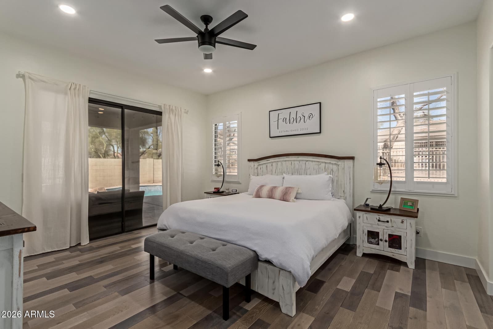 5242 E HERRERA Drive, Phoenix, AZ 85054 — photo 14 of 31