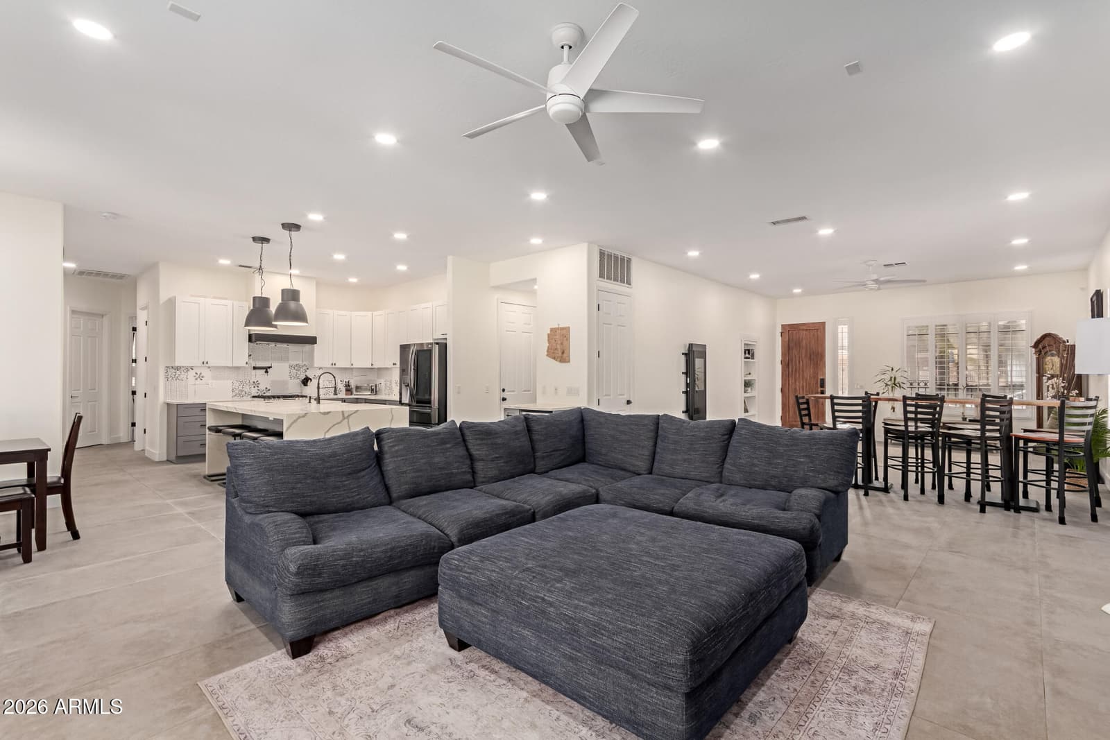 5242 E HERRERA Drive, Phoenix, AZ 85054 — photo 10 of 31