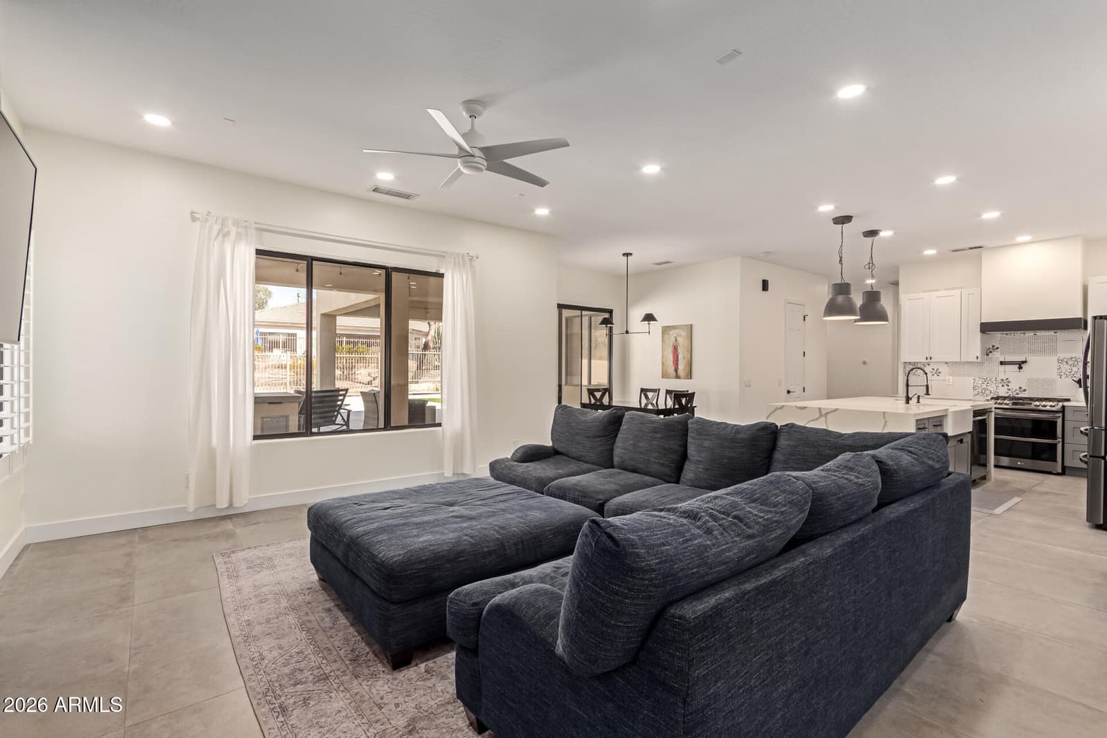 5242 E HERRERA Drive, Phoenix, AZ 85054 — photo 9 of 31