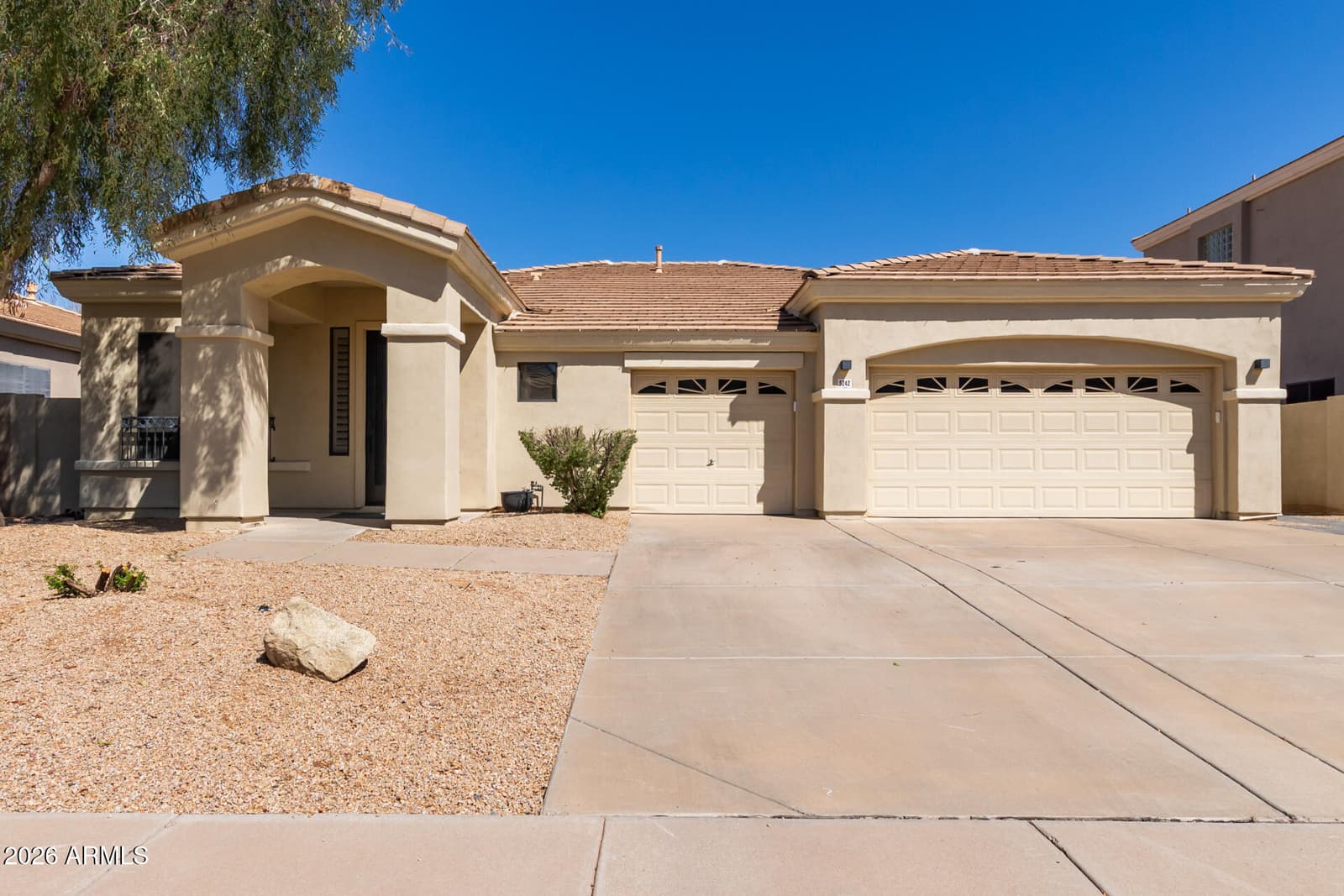5242 E HERRERA Drive, Phoenix, AZ 85054 — photo 2 of 31