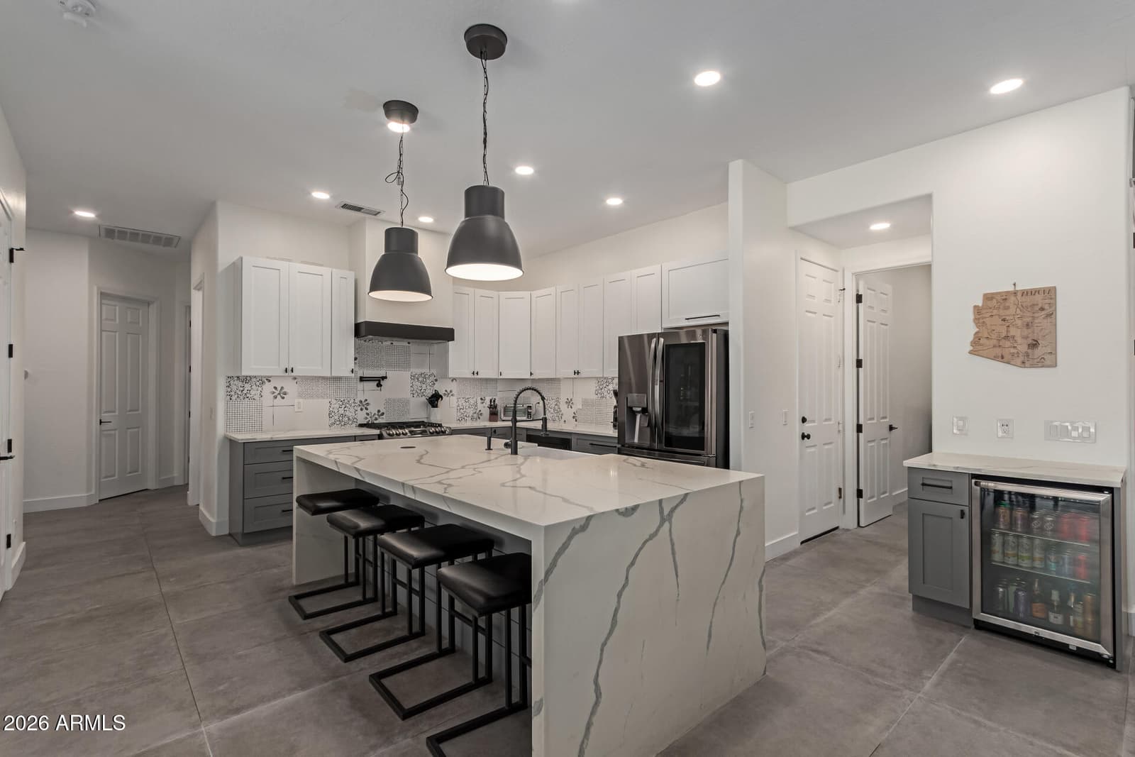 5242 E HERRERA Drive, Phoenix, AZ 85054 — photo 11 of 31