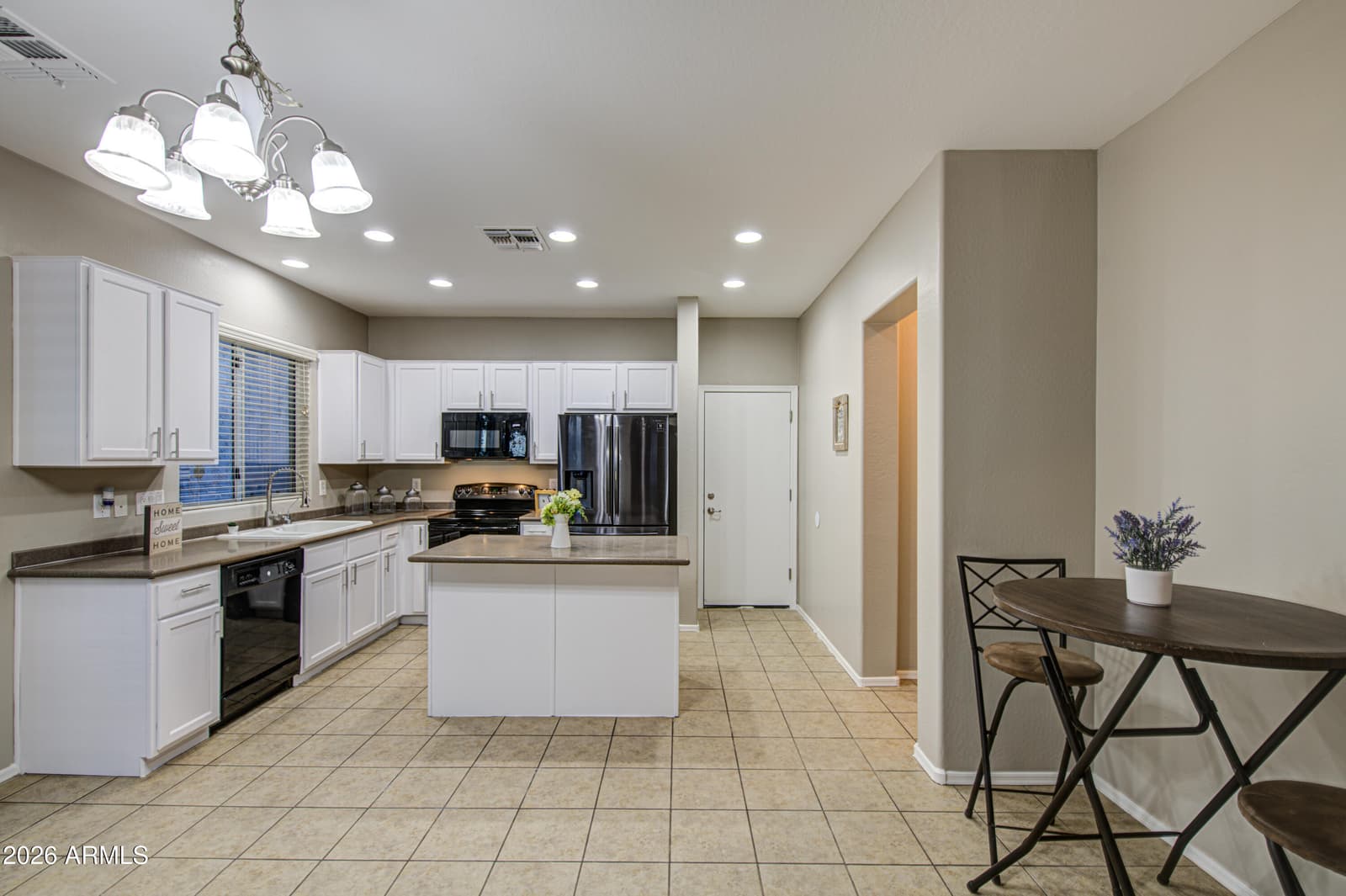 7759 W MONTE VISTA Road, Phoenix, AZ 85035 — photo 10 of 43