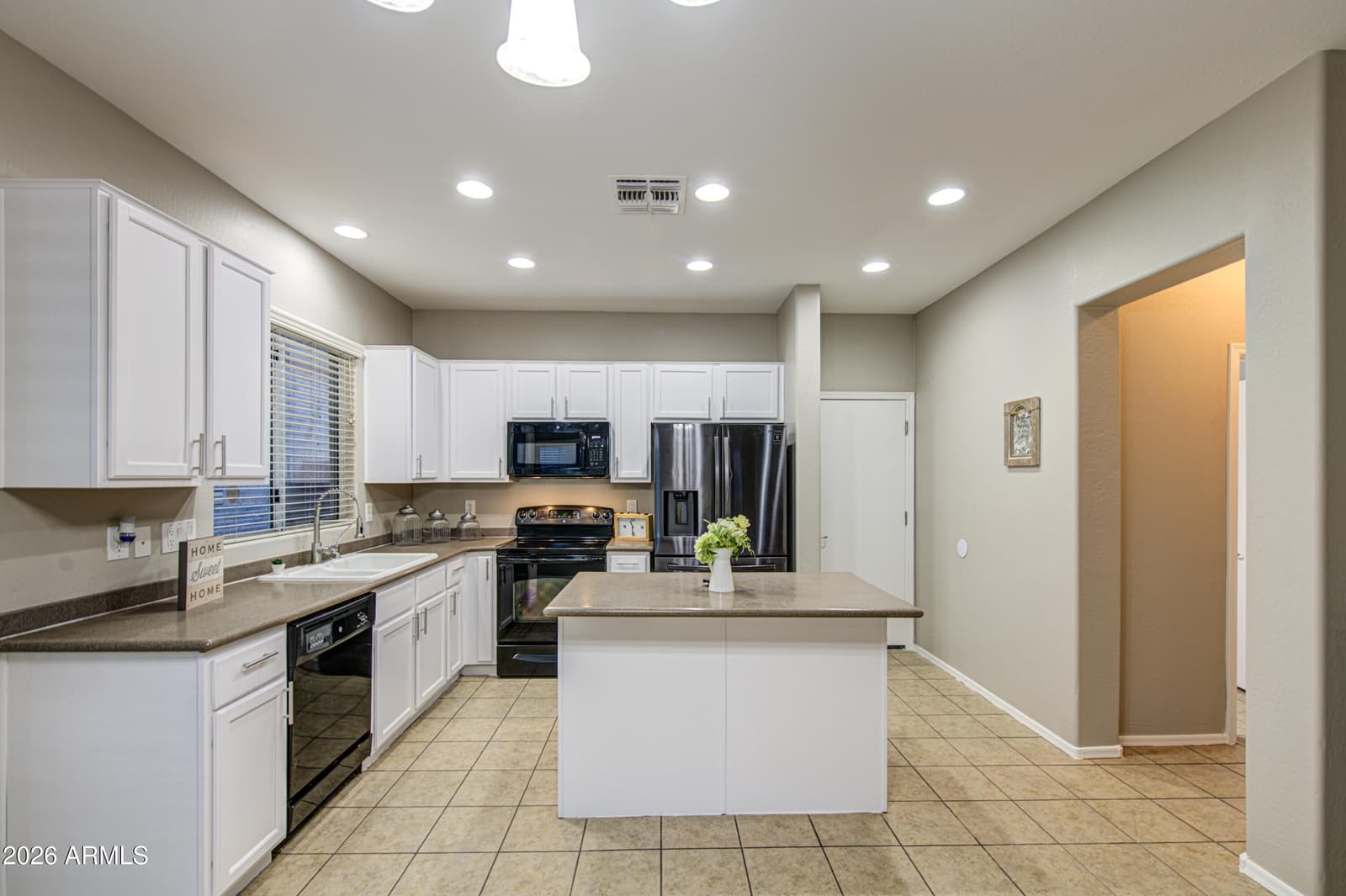7759 W MONTE VISTA Road, Phoenix, AZ 85035 — photo 13 of 43