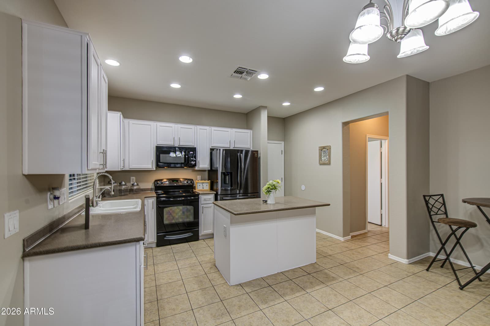 7759 W MONTE VISTA Road, Phoenix, AZ 85035 — photo 14 of 43