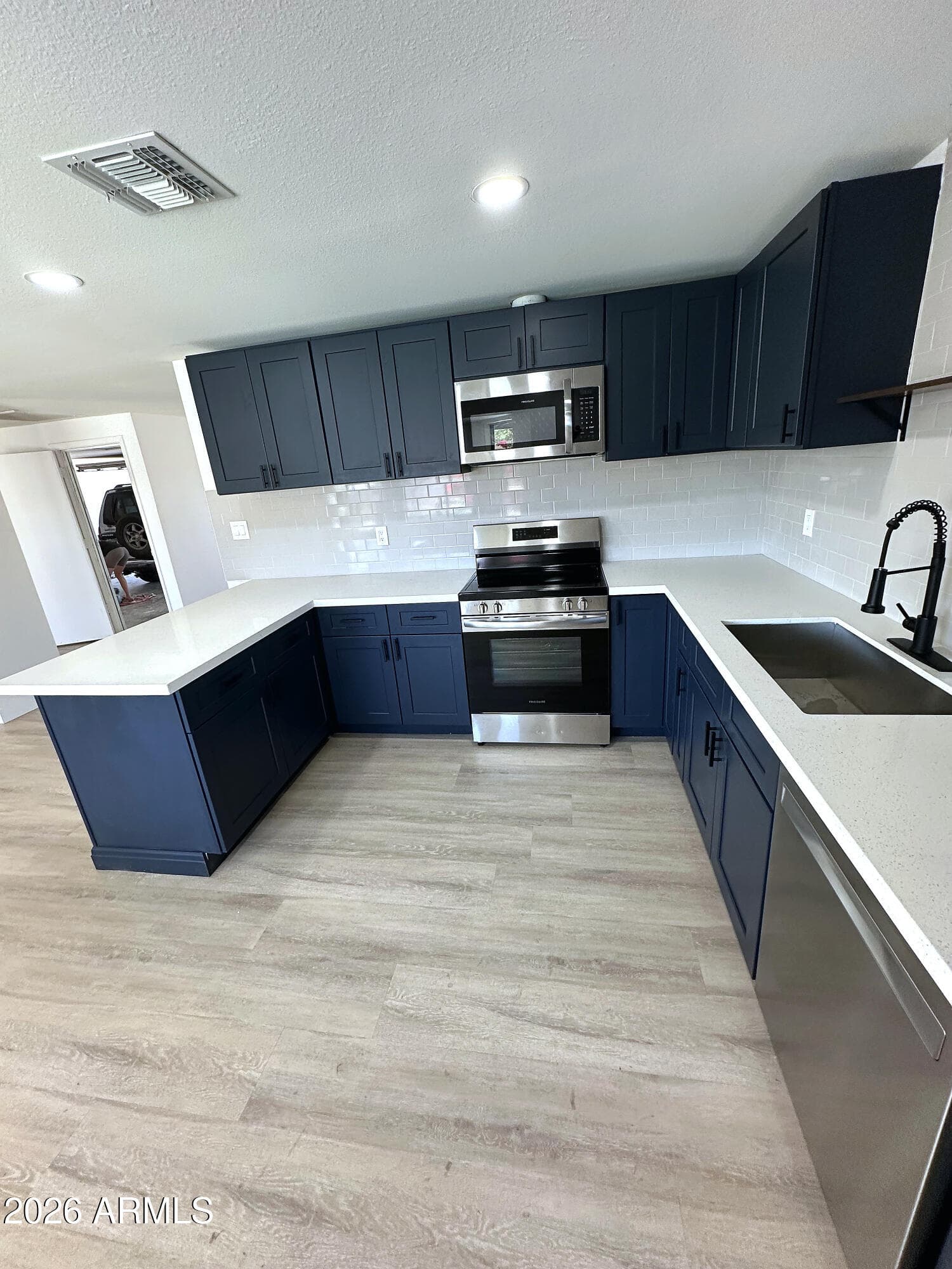 1919 W VOLTAIRE Avenue, Phoenix, AZ 85029 — photo 4 of 18