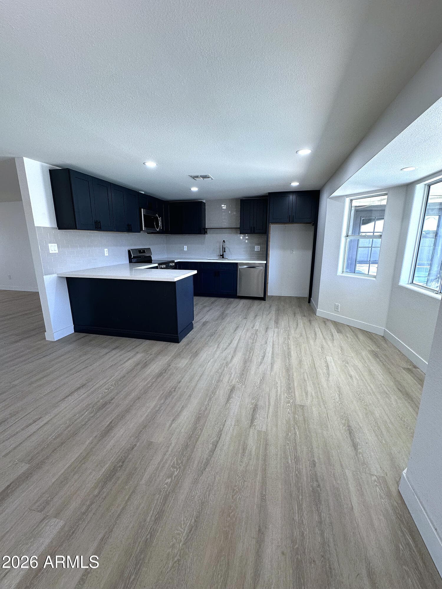 1919 W VOLTAIRE Avenue, Phoenix, AZ 85029 — photo 6 of 18