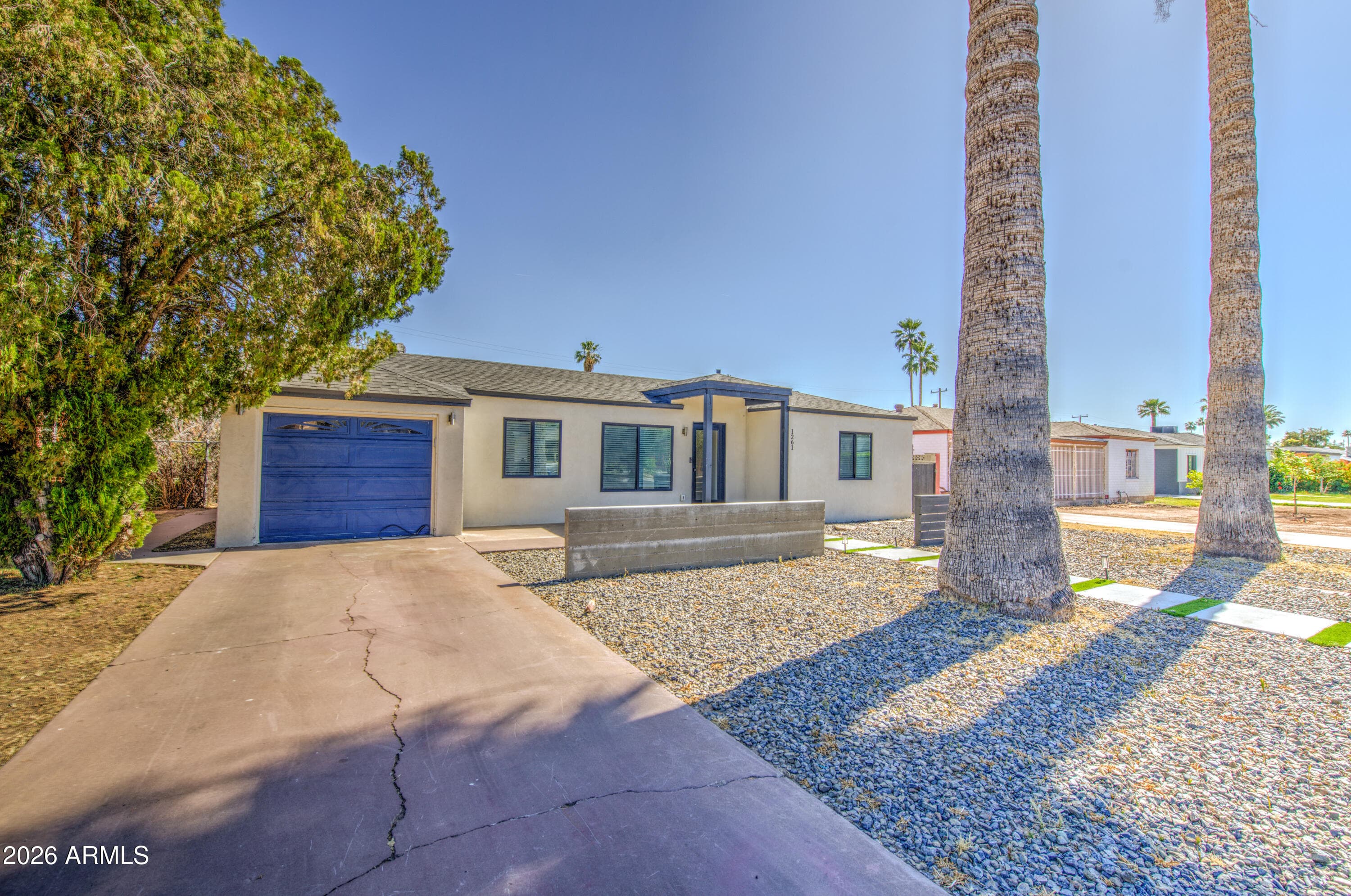 1261 E CAMBRIDGE Avenue, Phoenix, AZ 85006 — photo 4 of 46