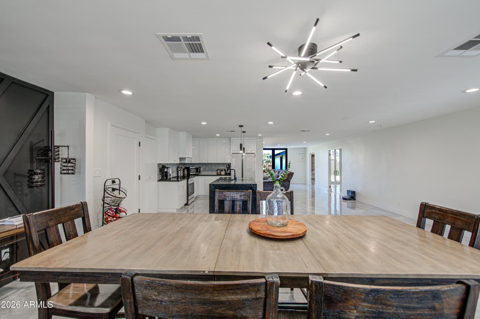 1261 E CAMBRIDGE Avenue, Phoenix, AZ 85006 — photo 8 of 46