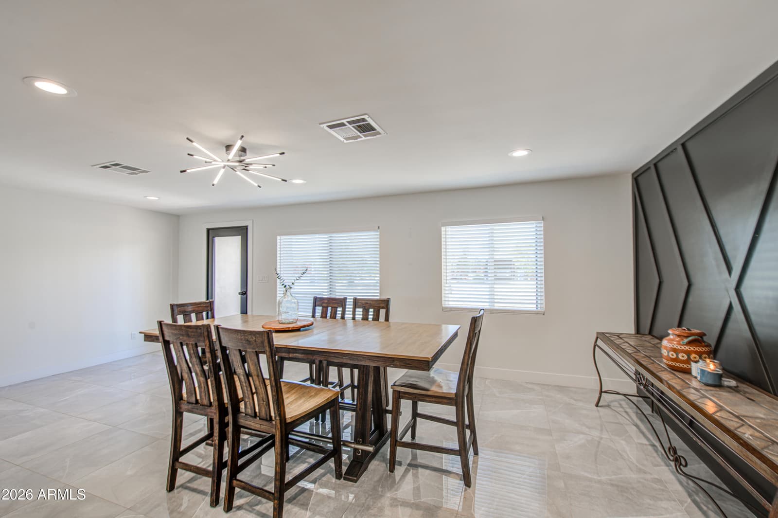 1261 E CAMBRIDGE Avenue, Phoenix, AZ 85006 — photo 9 of 46