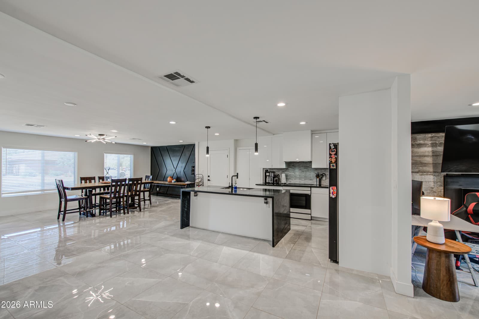 1261 E CAMBRIDGE Avenue, Phoenix, AZ 85006 — photo 10 of 46