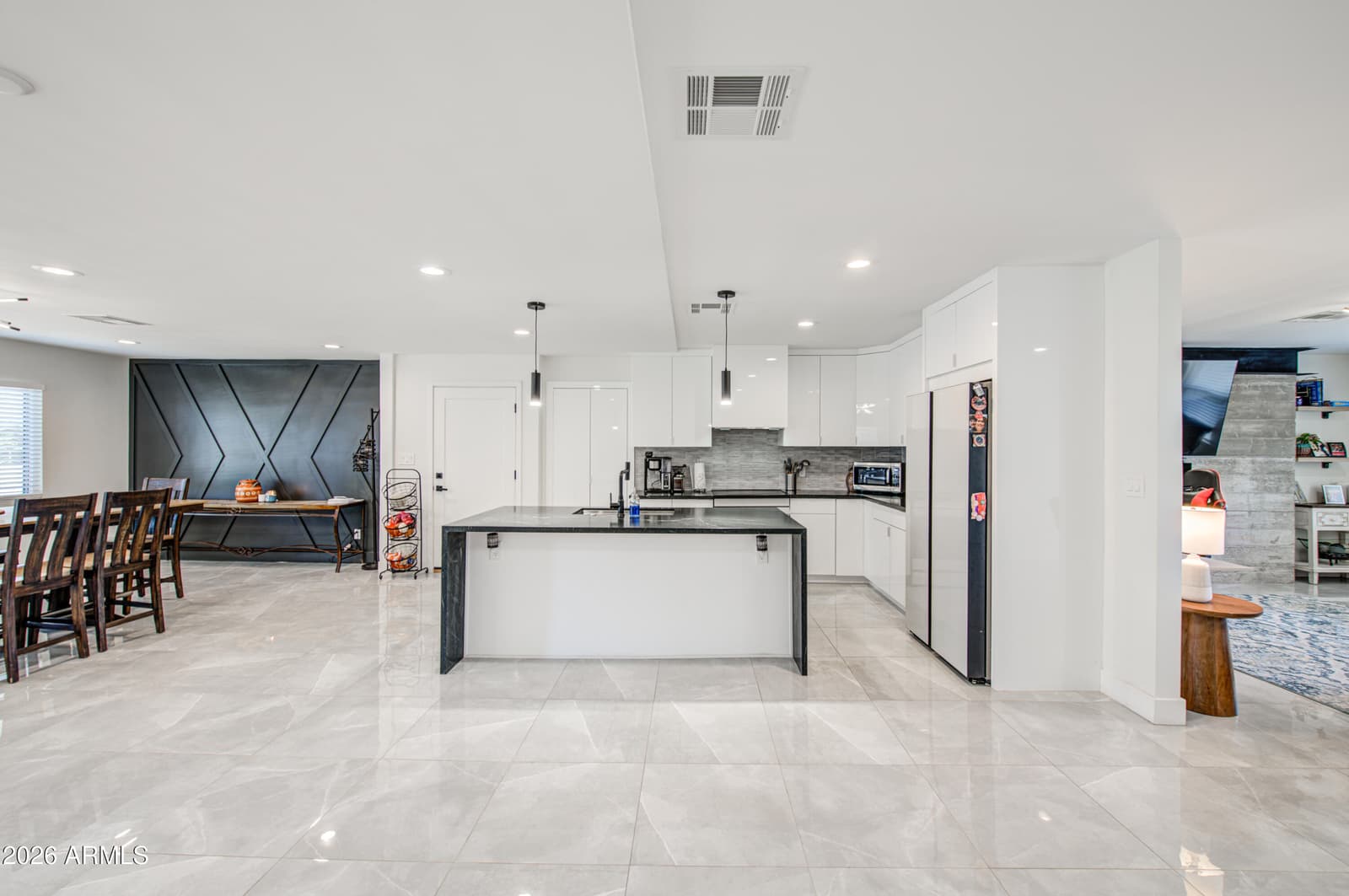 1261 E CAMBRIDGE Avenue, Phoenix, AZ 85006 — photo 11 of 46