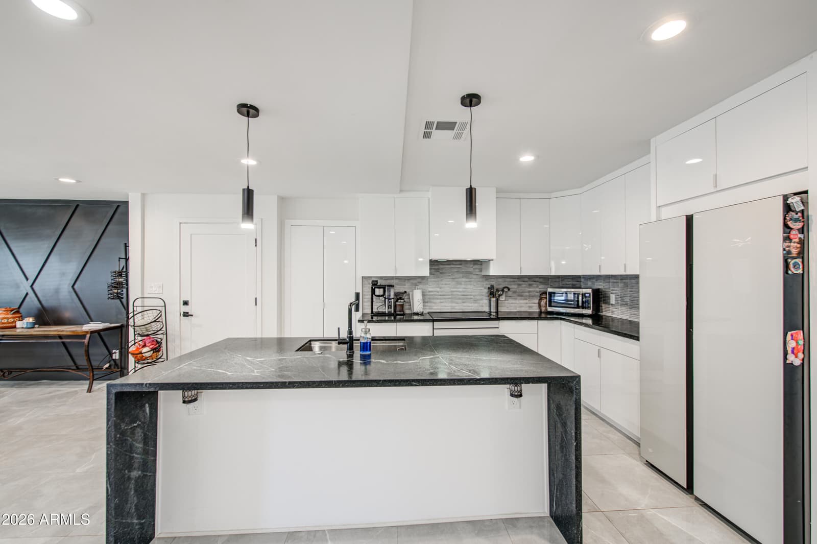 1261 E CAMBRIDGE Avenue, Phoenix, AZ 85006 — photo 12 of 46
