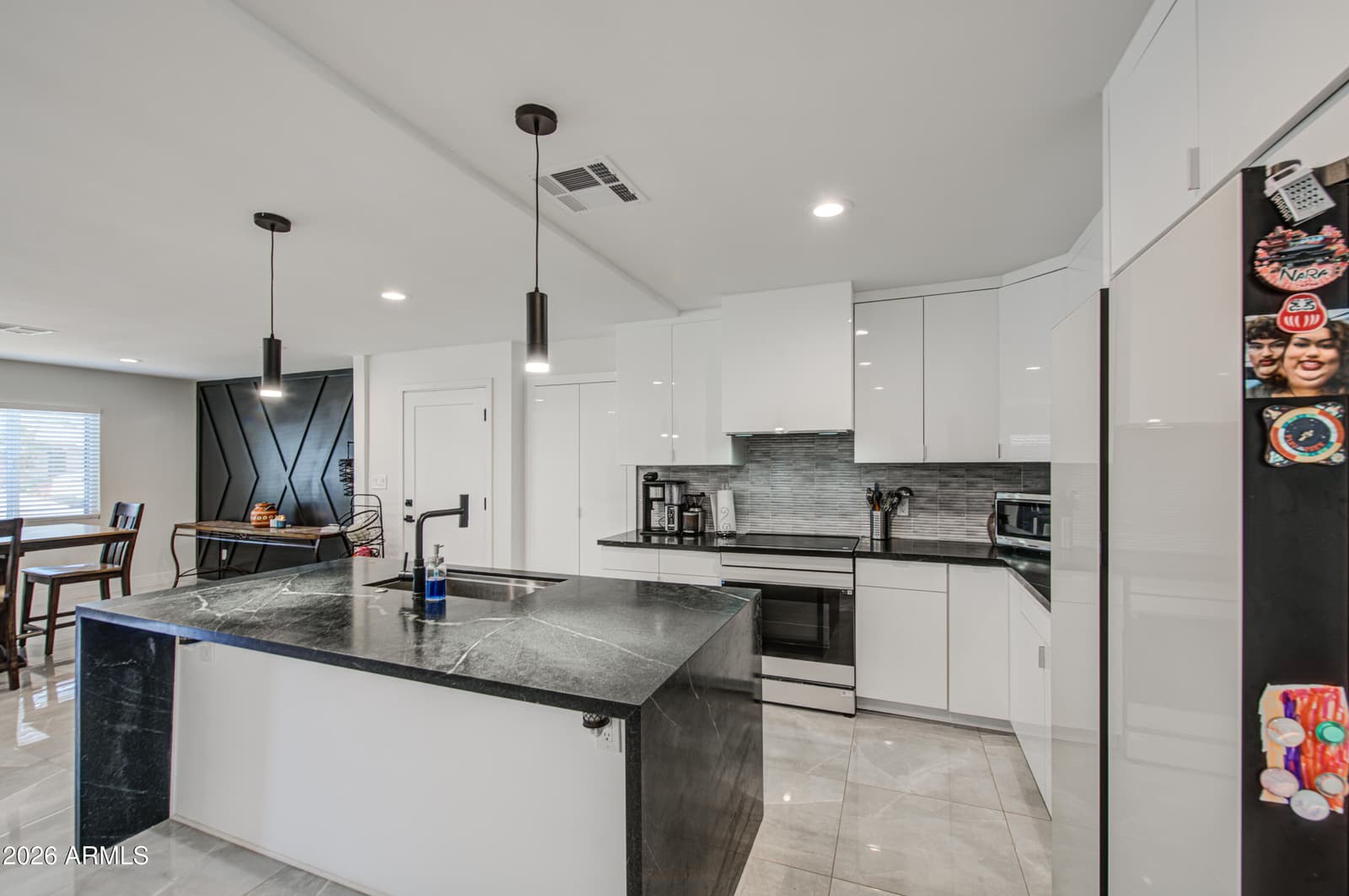 1261 E CAMBRIDGE Avenue, Phoenix, AZ 85006 — photo 13 of 46