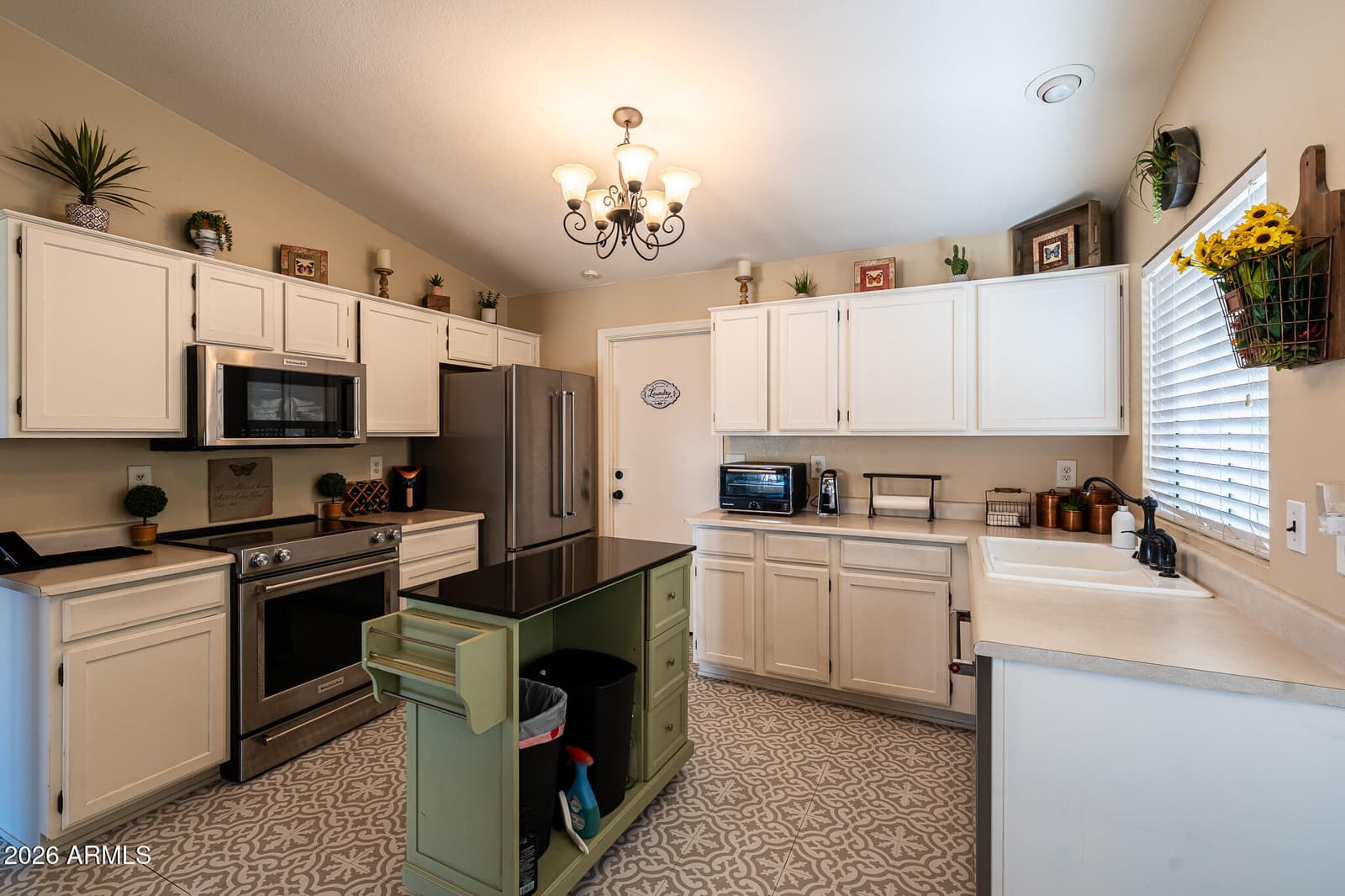 9126 W PORT ROYALE Lane, Peoria, AZ 85381 — photo 11 of 32