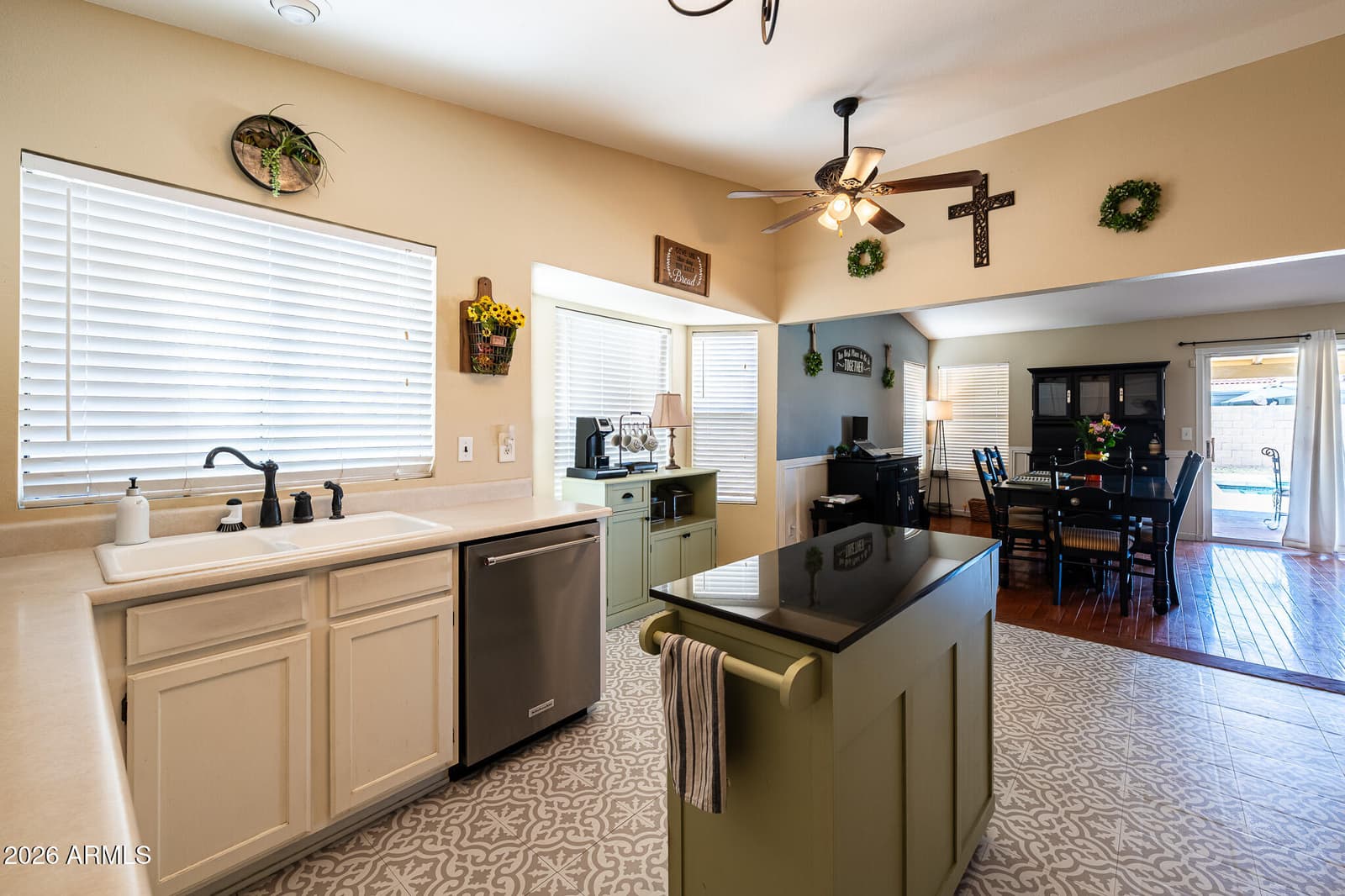 9126 W PORT ROYALE Lane, Peoria, AZ 85381 — photo 13 of 32