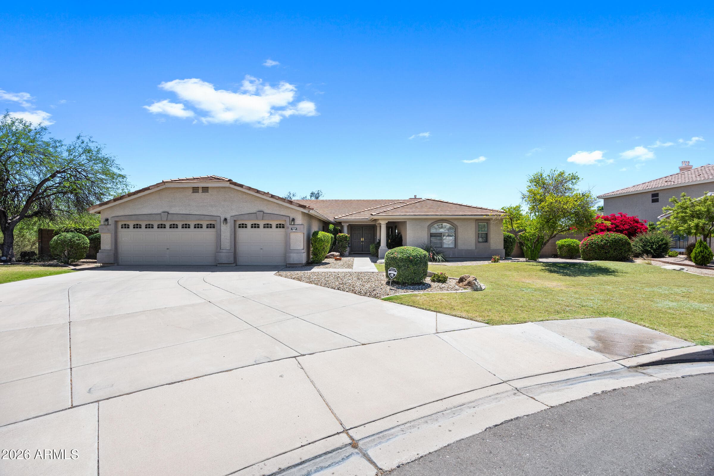 2116 N AVOCA, Mesa, AZ 85207 — photo 1 of 44