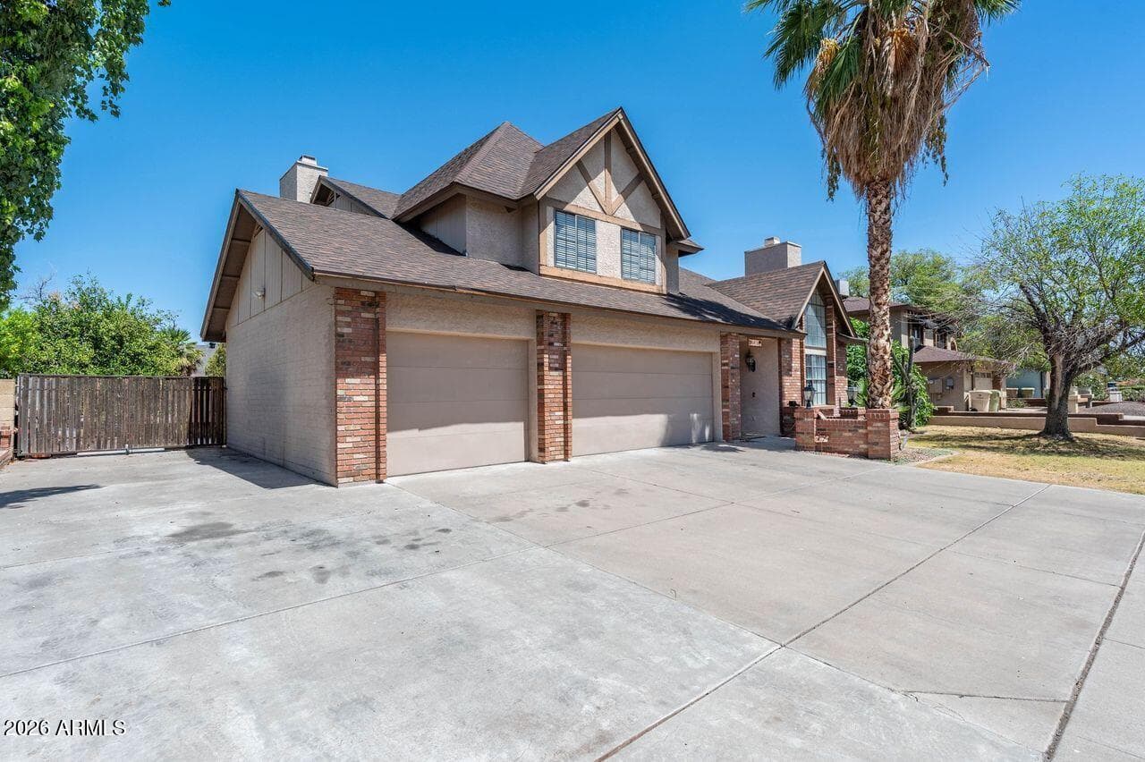 6416 W SHANGRI LA Road, Glendale, AZ 85304 — photo 2 of 28