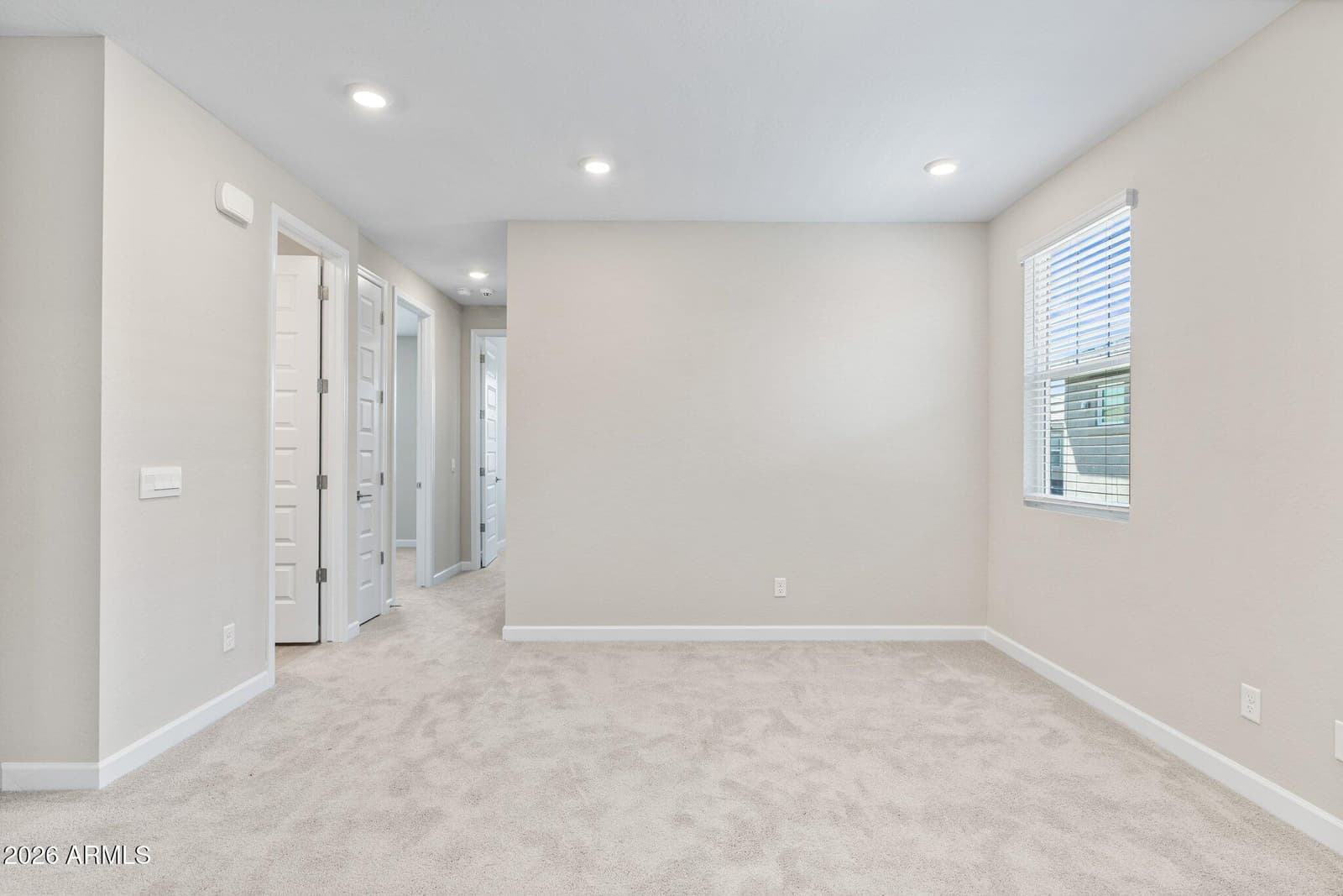 5844 E COVEY Lane, Phoenix, AZ 85054 — photo 14 of 36