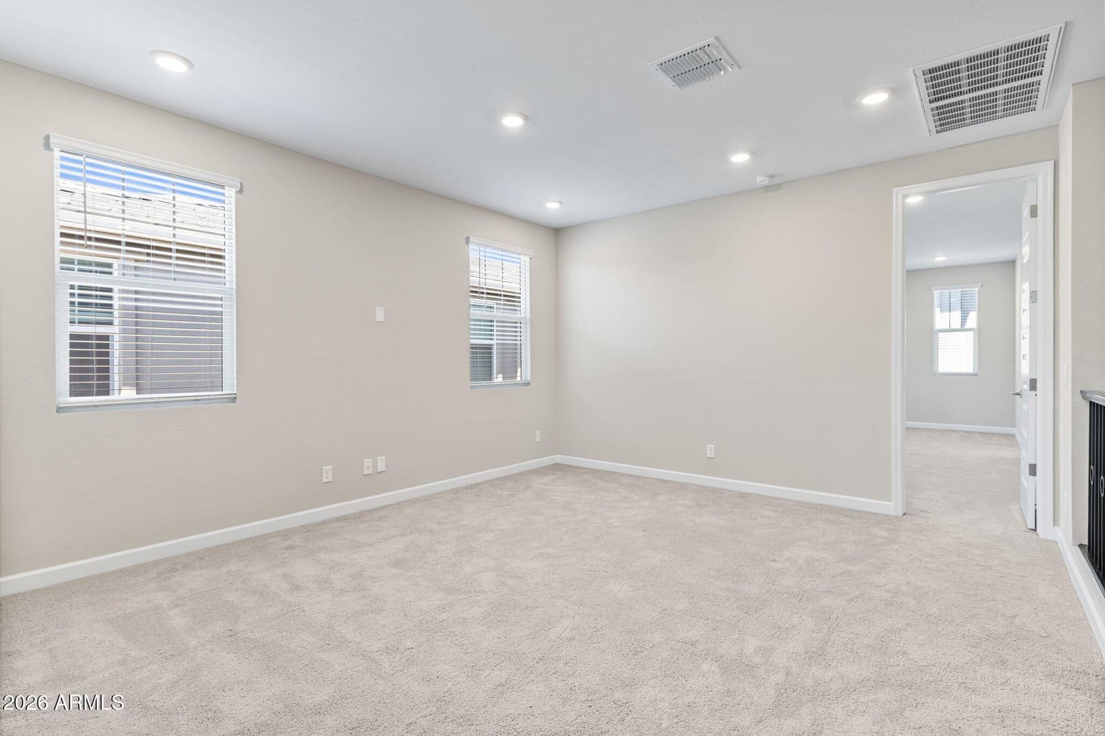 5844 E COVEY Lane, Phoenix, AZ 85054 — photo 15 of 36