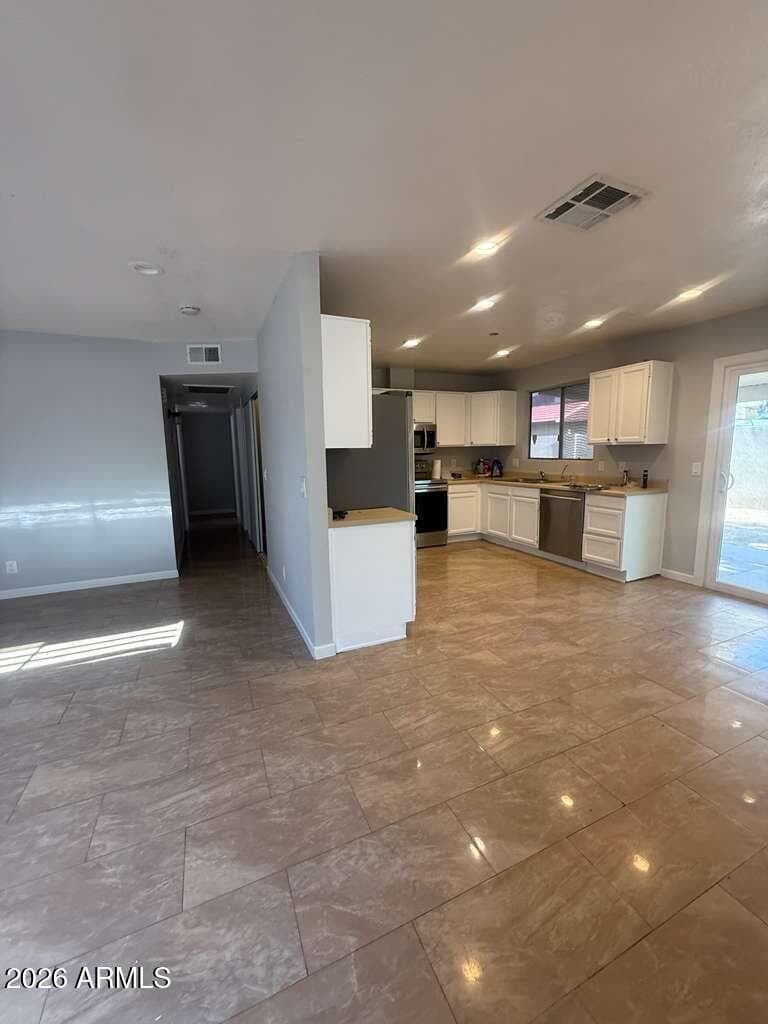1511 E FREMONT Road, Phoenix, AZ 85042 — photo 5 of 12