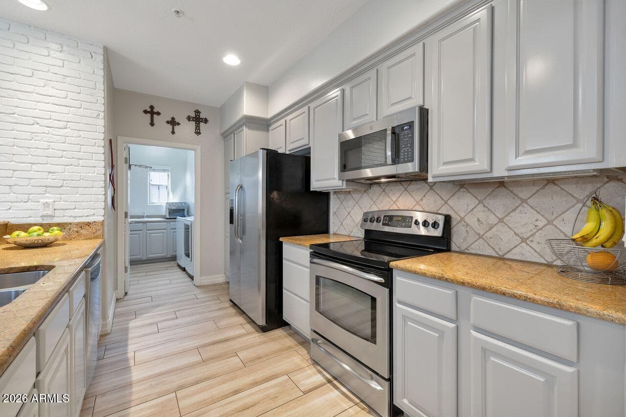 3935 E ROUGH RIDER Road 1179, Phoenix, AZ 85050 — photo 4 of 54