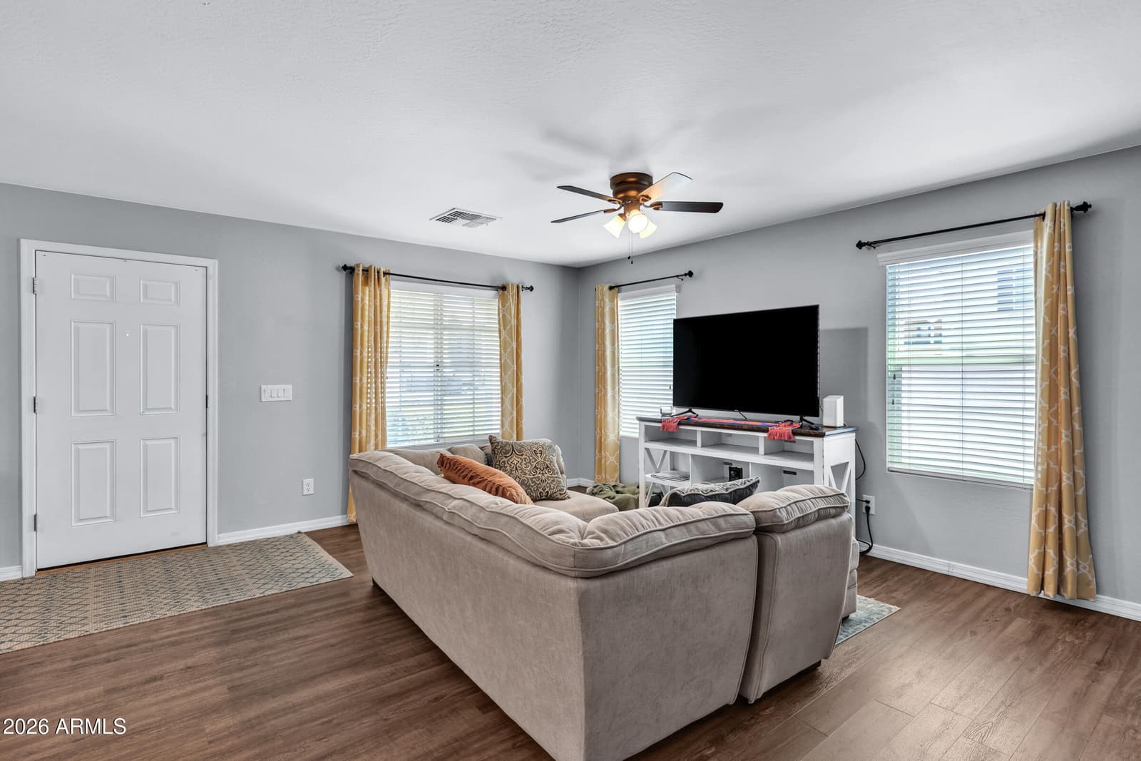 907 S HENRY Lane, Gilbert, AZ 85296 — photo 5 of 43