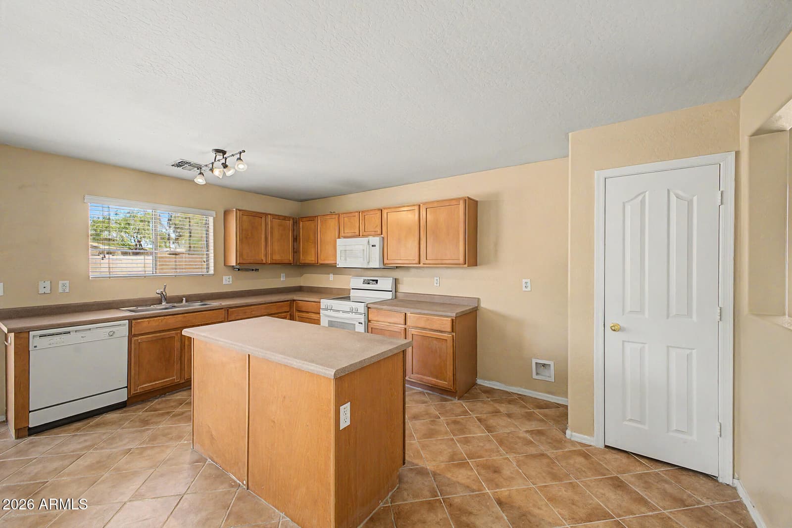 15940 W CROCUS Drive, Surprise, AZ 85379 — photo 13 of 37