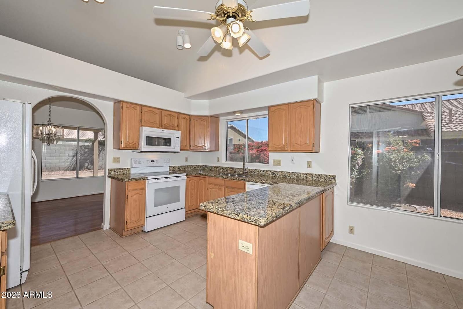 8758 W BLOOMFIELD Road, Peoria, AZ 85381 — photo 9 of 41