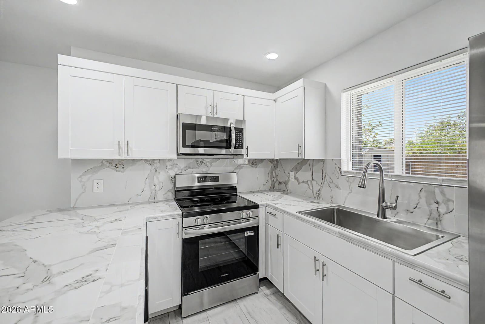 3253 W PORT AU PRINCE Lane, Phoenix, AZ 85053 — photo 8 of 26