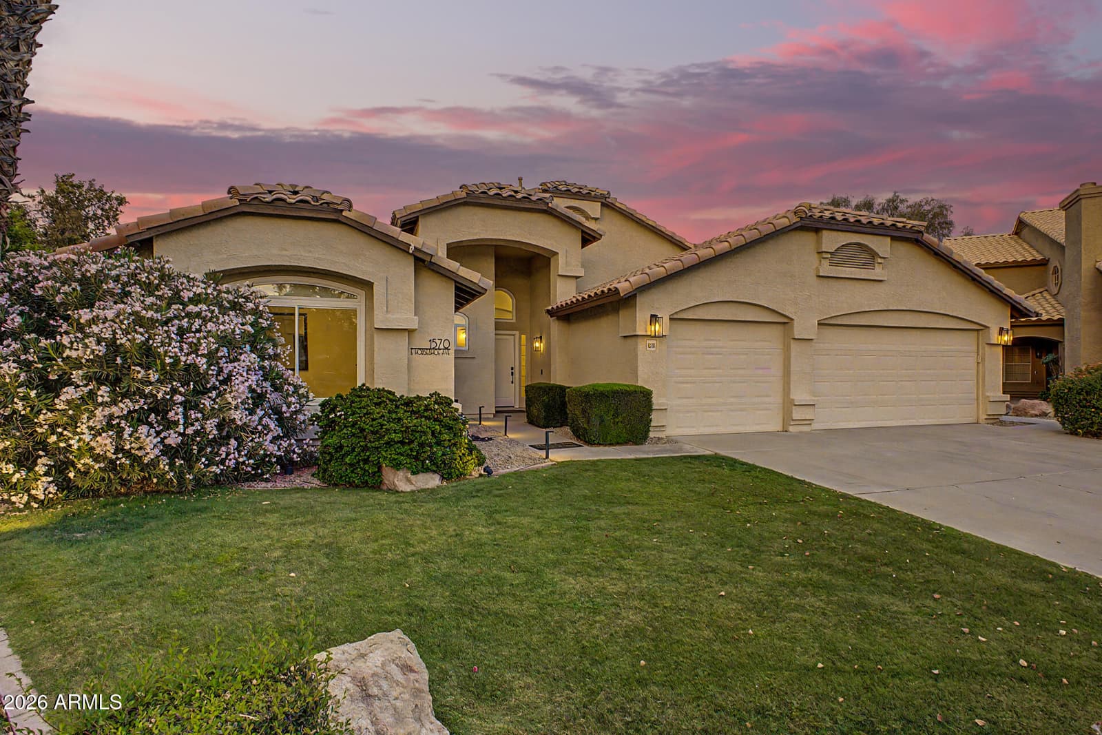 1570 E HORSESHOE Avenue, Gilbert, AZ 85296