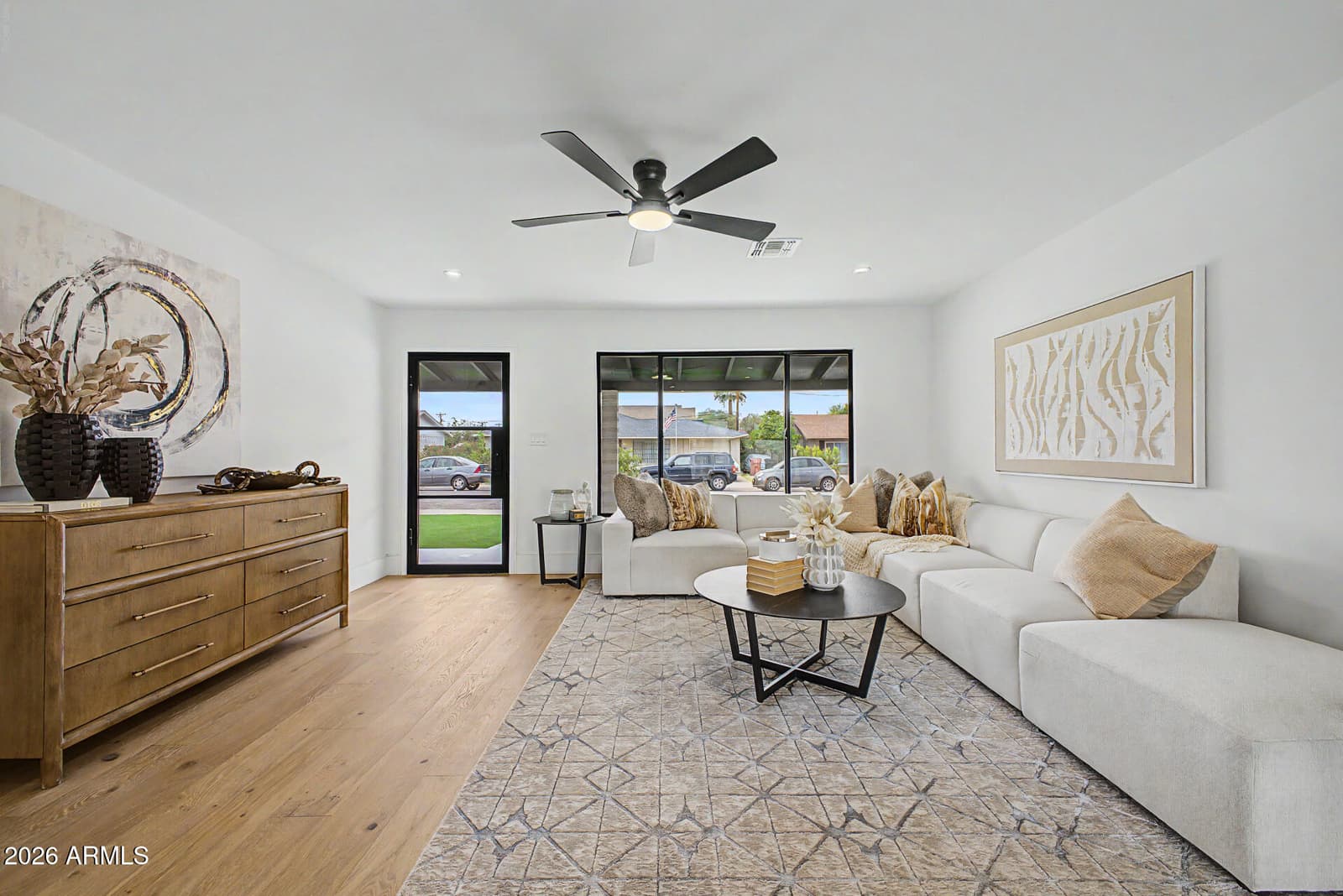 8008 E WHITTON Avenue, Scottsdale, AZ 85251 — photo 5 of 39