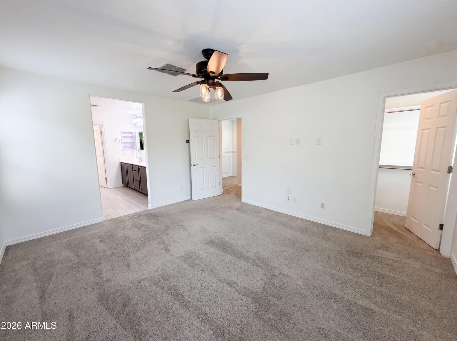 5728 W RAYMOND Street, Phoenix, AZ 85043 — photo 4 of 25