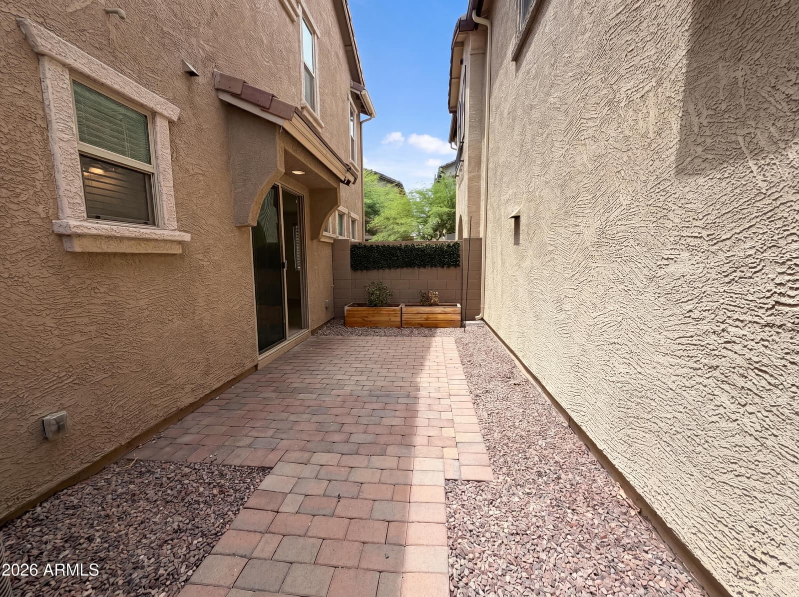 5728 W RAYMOND Street, Phoenix, AZ 85043 — photo 5 of 25