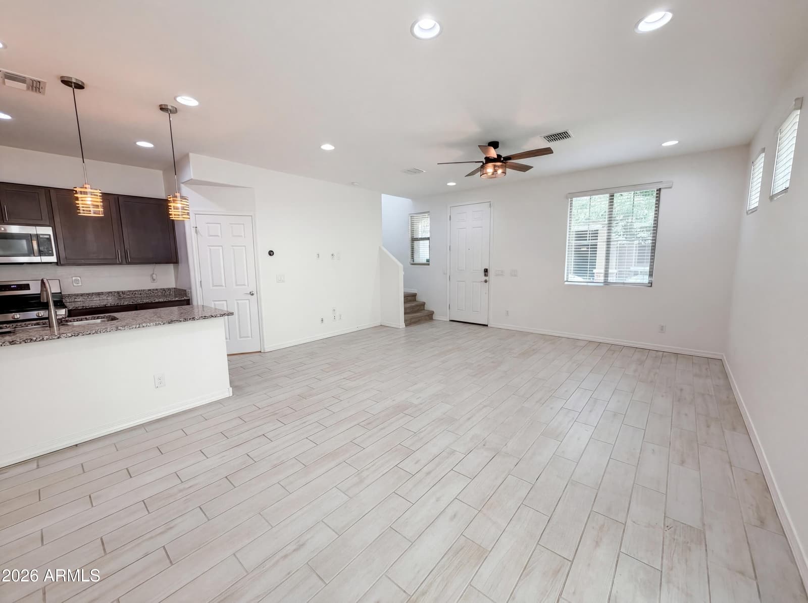 5728 W RAYMOND Street, Phoenix, AZ 85043 — photo 7 of 25