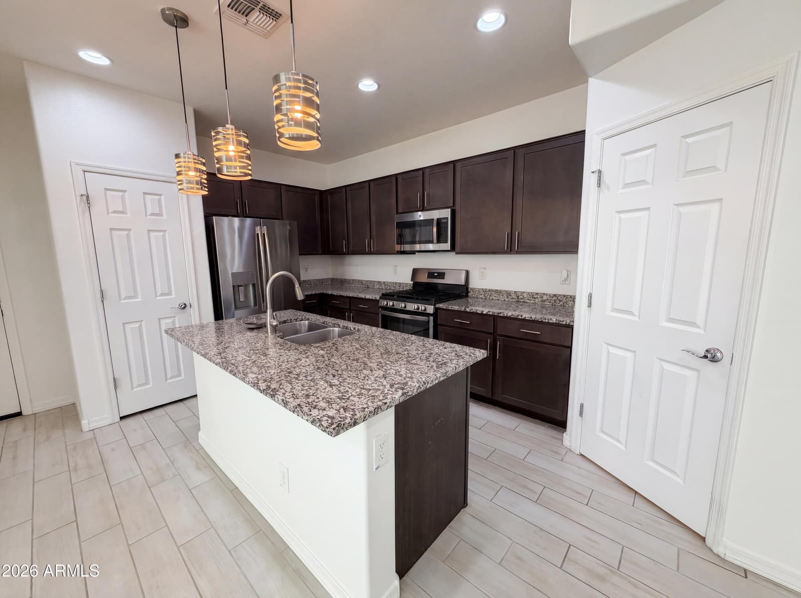 5728 W RAYMOND Street, Phoenix, AZ 85043 — photo 8 of 25
