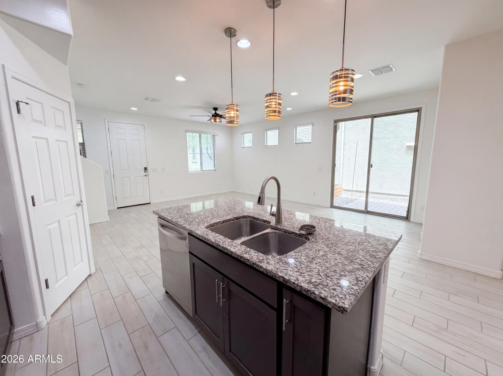 5728 W RAYMOND Street, Phoenix, AZ 85043 — photo 9 of 25