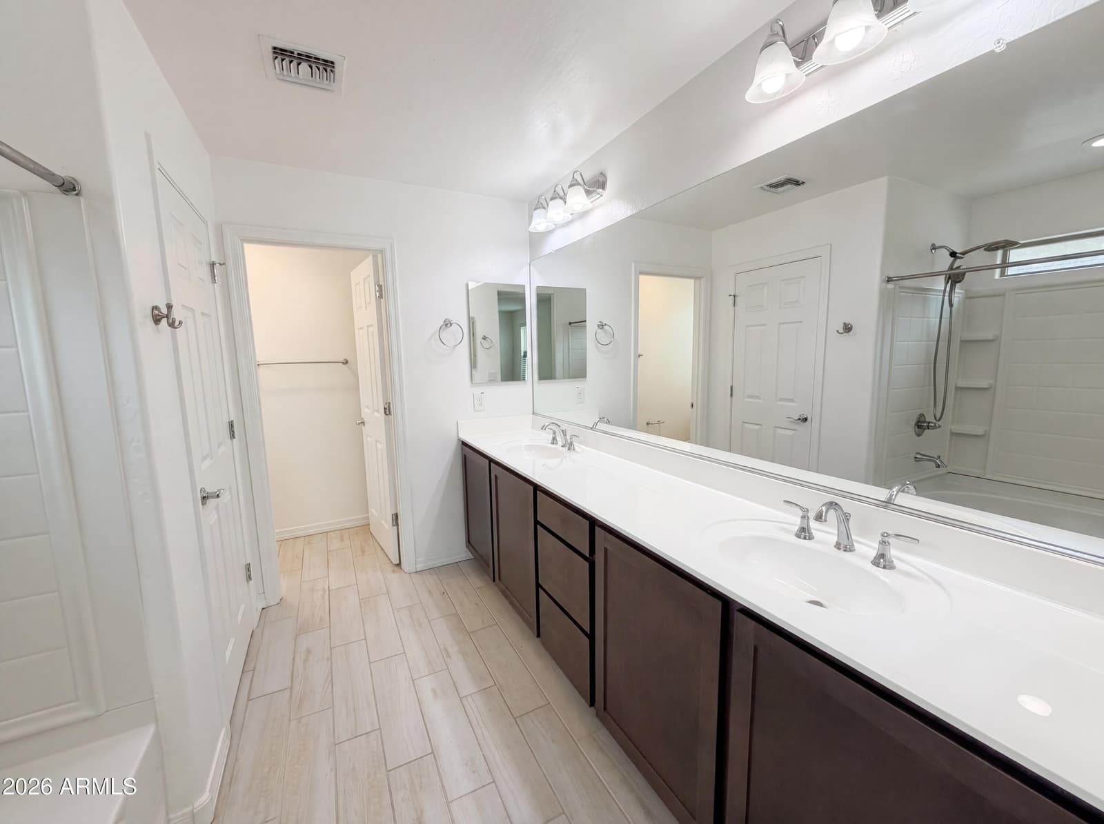 5728 W RAYMOND Street, Phoenix, AZ 85043 — photo 10 of 25